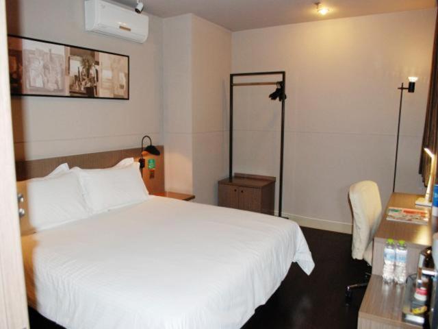 Jinjiang Select Pingguoyuan Metro Station Hotel
