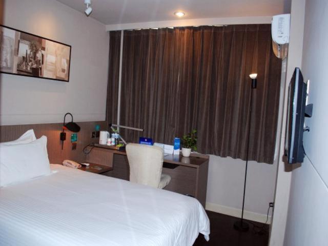 Jinjiang Select Pingguoyuan Metro Station Hotel 3*